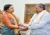 CM Siddaramaiah hands over Lifetime Achievement Award to Shabana Azmi