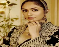 Mrunal Thakur Pics: – Queen of elegance