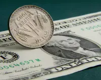 Rupee falls 1 paisa to all-time low of 84.40 against US dollar in early trade