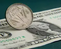 Rupee trades in narrow range against US dollar in early trade