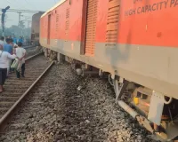 3 coaches of Secunderabad-Shalimar Superfast Express derail near Howrah, no casualty