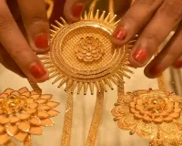 Gold futures drop Rs 791 to Rs 75,862/gm