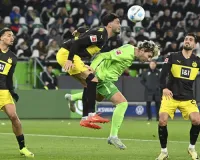 Dortmund holds on with 10 men for 1st away win in Bundesliga