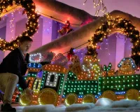 Elaborate holiday light displays are making spirits bright in big way