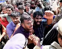 Protest against Kerala Governor: Four SFI workers arrested, over 100 booked