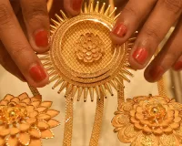 Gold futures hit fresh peak of Rs 84,594/10g