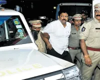 Police conduct fresh searches at YSRCP leader Vamsi’s residence 