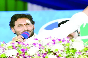 CM Jagan confronts sisters, defends Avinash