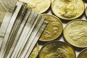 Rupee turns flat at 83.73 against US dollar in early trade