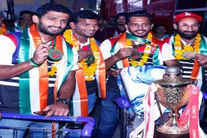 Indian hockey team members return home amid much fanfare