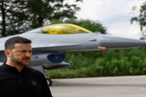 Ukraine’s Zelenskyy displays newly arrived F-16 fighter jets to combat Russia in the air