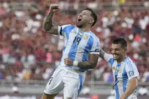 Argentine top flight team fields streamer in league match, upsets players