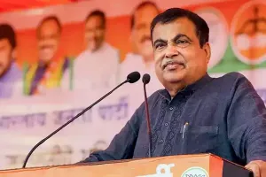 Gadkari criticises Cong for falsely claiming BJP wants to modify Constitution