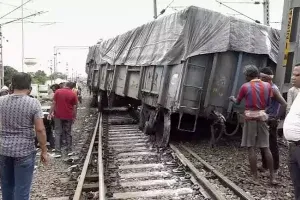 Goods train derails in Telangana's Peddapalli; 20 trains cancelled, 10 diverted