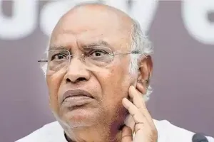 Kharge claims not allowed into reserved airport lounge, questions if toilet can be reserved for PM