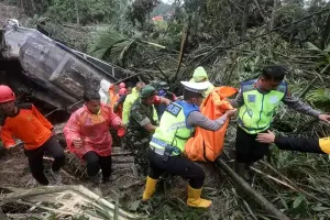 Landslide triggered by rain in Indonesia's Sumatra island kills 9 people in tourist bus