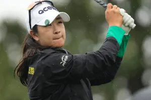 A Lim Kim birdies final 2 holes to take lead into Lotte Championship finale