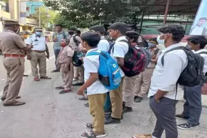 Police book city college students for 'dangerous' footboard travel