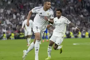 Mbappé and Bellingham respond to unhappy fans with goals in Real Madrid's 2-0 win over Getafe