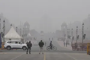 Thin layer of fog in Delhi, minimum temperature 11.4 deg C