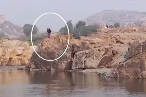 Hyderabad Doctor Goes Missing in Tungabhadra River During Hampi Trip